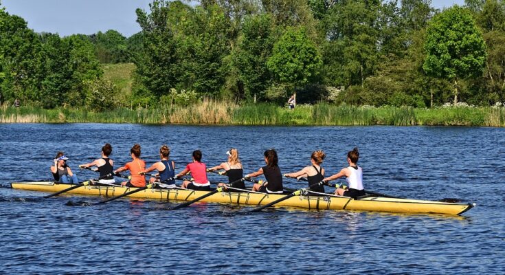 women rowing team